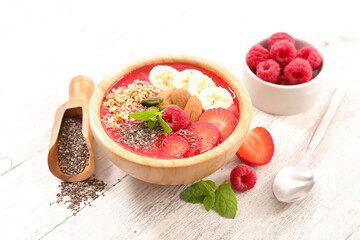 smoothie bow with fresh fruits