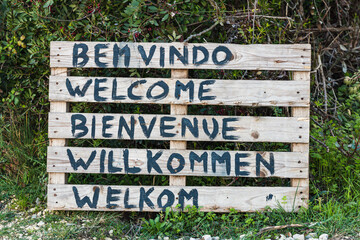 Welcome written in different languages on a pallet
