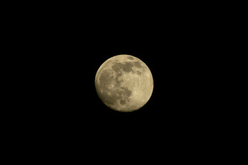 The moon through the prism of the ZM-5A lens.
Луна через призму объектива ЗМ-5А. 