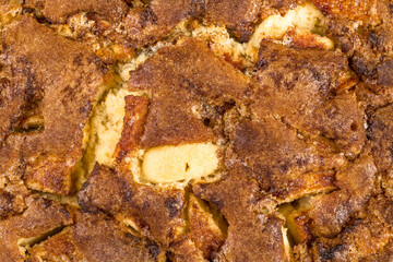 Nahaufnahme von einem Kuchen mit aufgeplatzem Rand