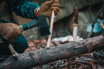 Bushcraft im Wald. Outdoor Kochen im Wald