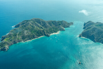 Naklejka premium Tortuga Island, Costa Rica, tropical paradise for traveling with turquoise blue water