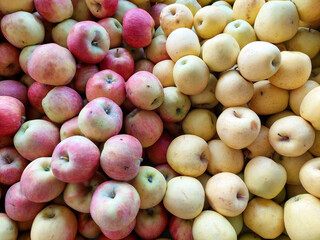 peaches at the market