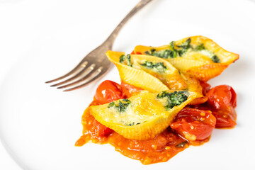 italian conchiglino pasta filled with spinach