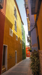 Típicas y coloridas  fachadas de la poblacion de Villajoyosa en Alicante en España