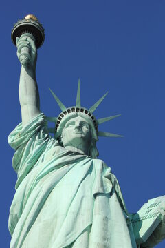 Foto de cintura para arriba de la estatua de la libertad de Nueva York