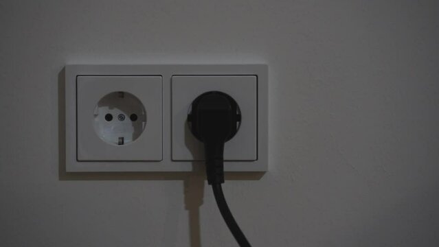 Schuko socket in the room, plug in the light goes on and unplug the light goes out. 