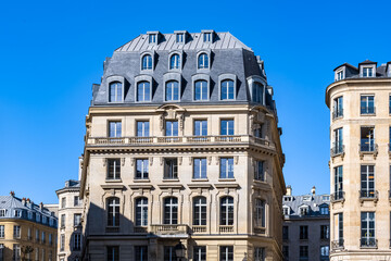 Paris, beautiful buildings, near the Palais-Royal, in the 2e arrondissement, blue sky
 - obrazy, fototapety, plakaty