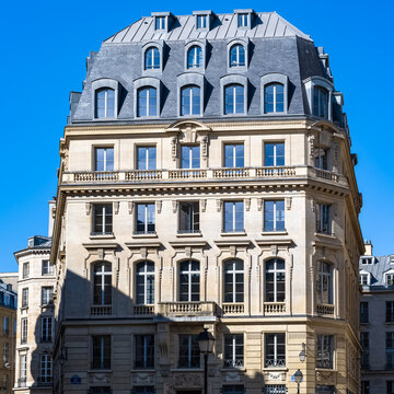 Paris, beautiful buildings, near the Palais-Royal, in the 2e arrondissement, blue sky
