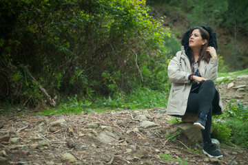 respirando aire de la naturaleza, practicando deportes al aire libre