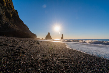 Reynisdrangar Hálsanefshellir Cave Black Beach auf Iceland 