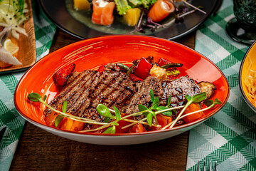 Grilled beef slices with vegetables