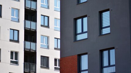 Fototapeta premium Modern european residential architecture on a sunny day. Exterior of new multi-story residential building. Concept of sale and rental of apartments for consumers .Modern windows and balconies.