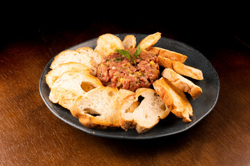 hackepeter - raw meat with bread