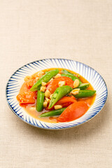 家庭料理　トマトとカシューナッツの豆板醤炒め　日本　副菜