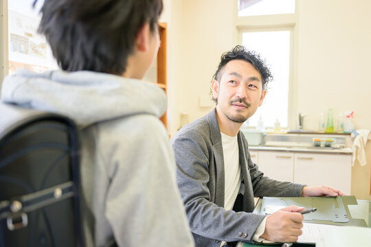 職員室に呼び出される生徒