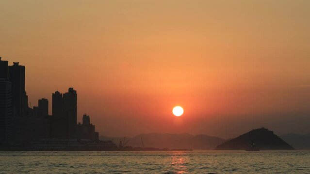 15 Jan 2021, Belcher Bay, Sunset at city of Hong kong