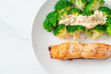 grilled salmon fillet steak with broccoli