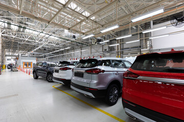 Obraz premium Modern car assembly plant. Auto industry. Interior of a high-tech factory, modern production