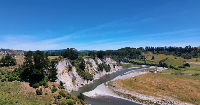 Flight over lush fields and rugged cliffs to Rangitikei River - New Zealand