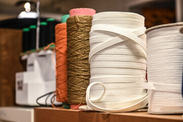 Fototapeta na wymiar couture coudre tricot tricoter atelier fil tissus mercerie