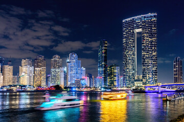 Obraz premium Dubai marina skyscrapers in UAE next to jumeirah beach at night.
