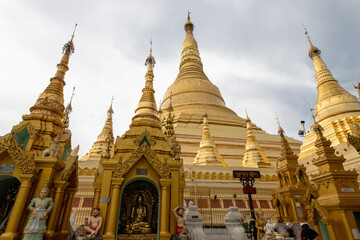 Fototapeta premium ミャンマー ヤンゴン市シエダゴンパゴダ