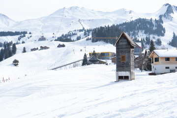 Welcome to high alpine snow capital, Winter in the Saas Valley,
Activities for young and old, snow sports enthusiasts, adventurers, pleasure-seekers and all those who appreciate and love nature.. Zug