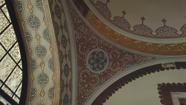 STANBUL, TURKEY: Traditional Turkish medieval ceiling in Topkapi Palace in Istanbul. The Topkapi Palace was one of the major residences of the Ottoman sultans for almost 400 years.