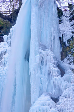 Gefrorener Wasserfall