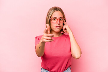 Young caucasian woman isolated on pink background pointing temple with finger, thinking, focused on a task.