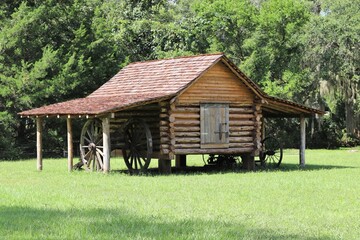 Obraz premium old wooden house