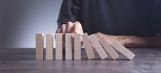 cube blocks stop falling blocks on table.