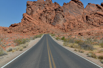Mouse's Tank Road in Valley of Fire State Park (Nevada, USA)