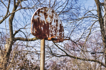 Closeup shot of an old basketball hoop © Hector Brignoni/Wirestock Creators