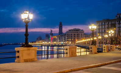 Fototapeta na wymiar Bari - The promenade at dusk.