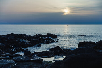 Fototapeta na wymiar Sunset on a rocky coastline
