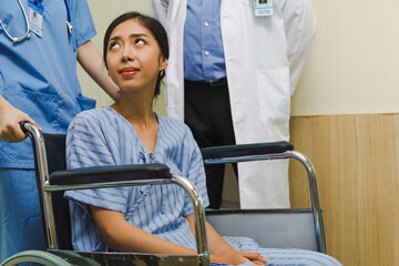 Obraz premium Doctor team talking to patient in wheelchair and ask about symptoms and treatment at hospital.