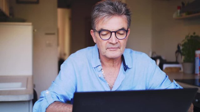 Recherche sur internet 50 ans