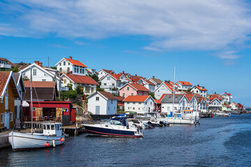 Fototapeta na wymiar Blick auf den Ort Gullholmen in Schweden
