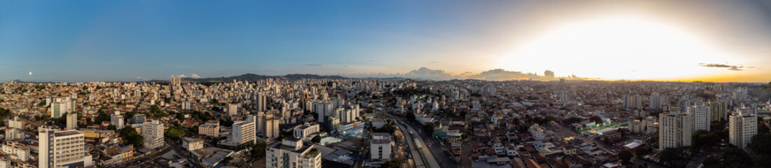 Fototapeta na wymiar Vista aérea panorâmica da cidade de Belo Horizonte região central. Março de 2022.