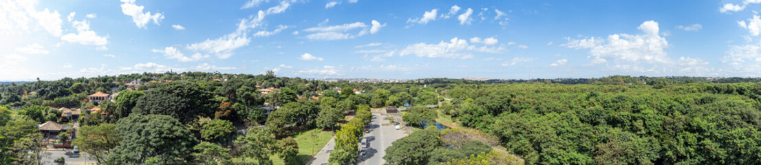 Fototapeta na wymiar Vista aérea panorâmica da Lagoa da Pampulha localizada em Belo Horizonte. Março de 2022.