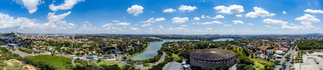 Fototapeta na wymiar Vista aérea panorâmica da Lagoa da Pampulha localizada em Belo Horizonte. Março de 2022.