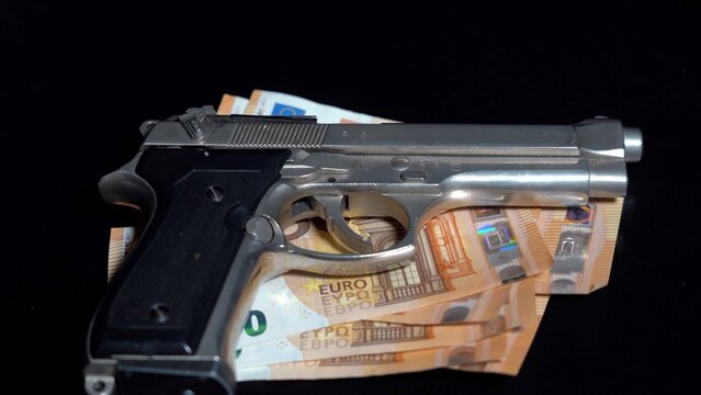 Money Cash Banknote  50 Euro And Revolver Gun Army - Order A Murder, Criminal Underworld And Social Emergency Delinquency  - Mafia And Criminal Life