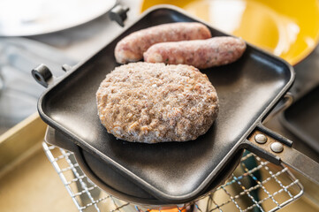 ホットサンドメーカーで焼く肉