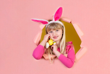 Obraz na płótnie Canvas Little blonde girl for the Easter holidays with eggs