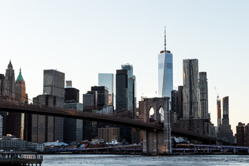 Fototapeta na wymiar Manhattan's skyline and Brooklyn bridge