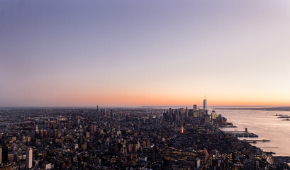 Obraz premium Sunset with the Skyline of Manhattan from Edge observatory