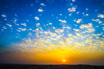 Obraz premium アラビア砂漠に沈む太陽