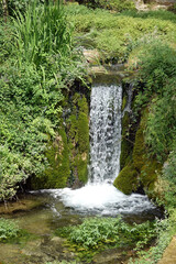 Kleiner Wasserfall in Moustiers-Sainte-Marie, Provence